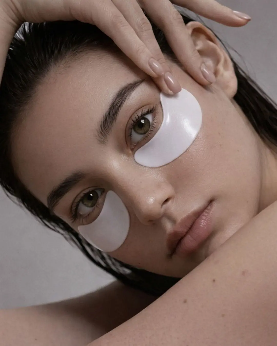 Nahaufnahme geformter Naturwimpern als Sinnbild für Lifting-Schulungen.